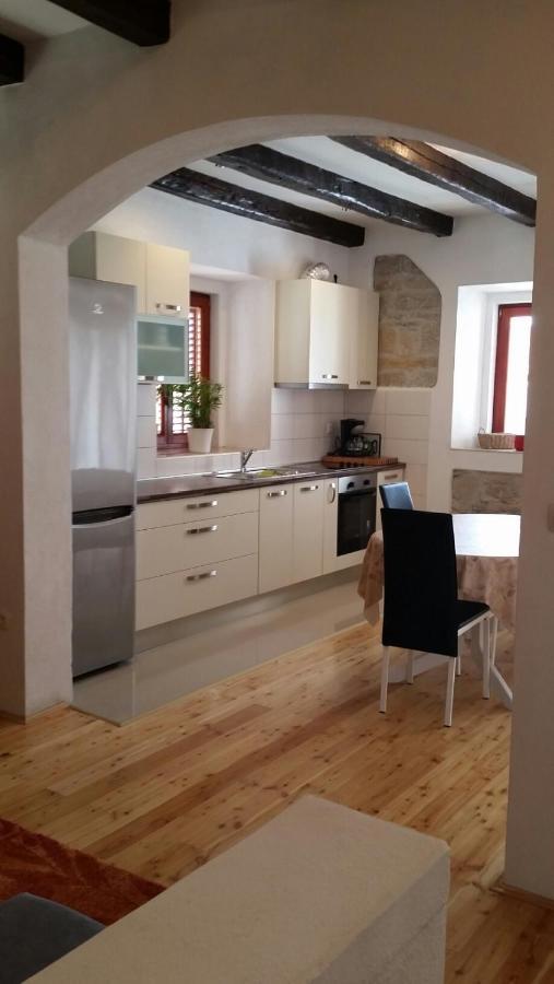 Marivo Appartement Dugi Rat Buitenkant foto