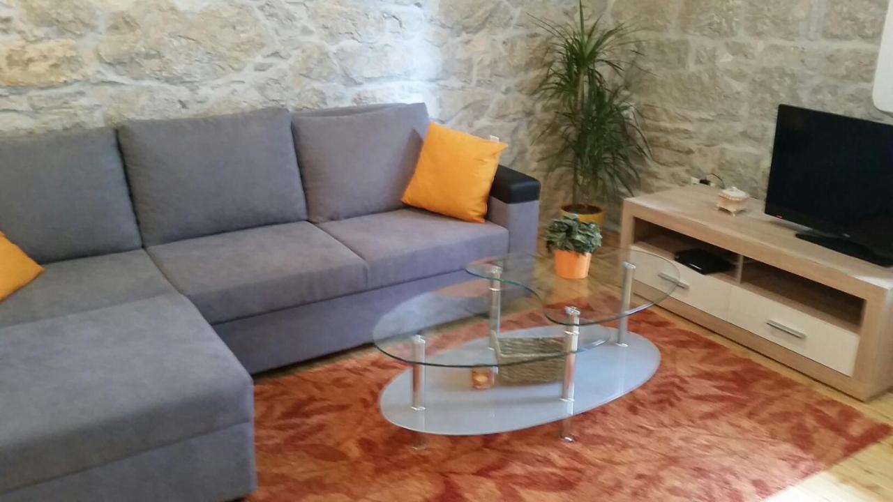 Marivo Appartement Dugi Rat Buitenkant foto