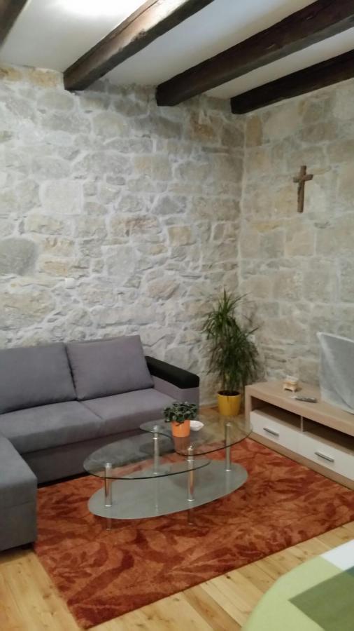 Marivo Appartement Dugi Rat Buitenkant foto